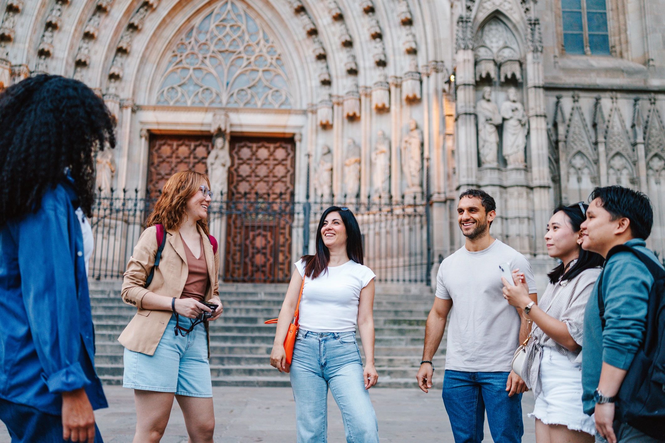 Tour guide speaking with a group of young travelers